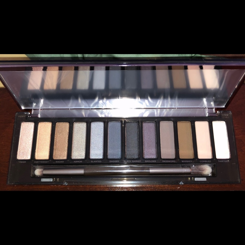 NEW ! Urban Decay Naked Smoky Eyeshadow Palette